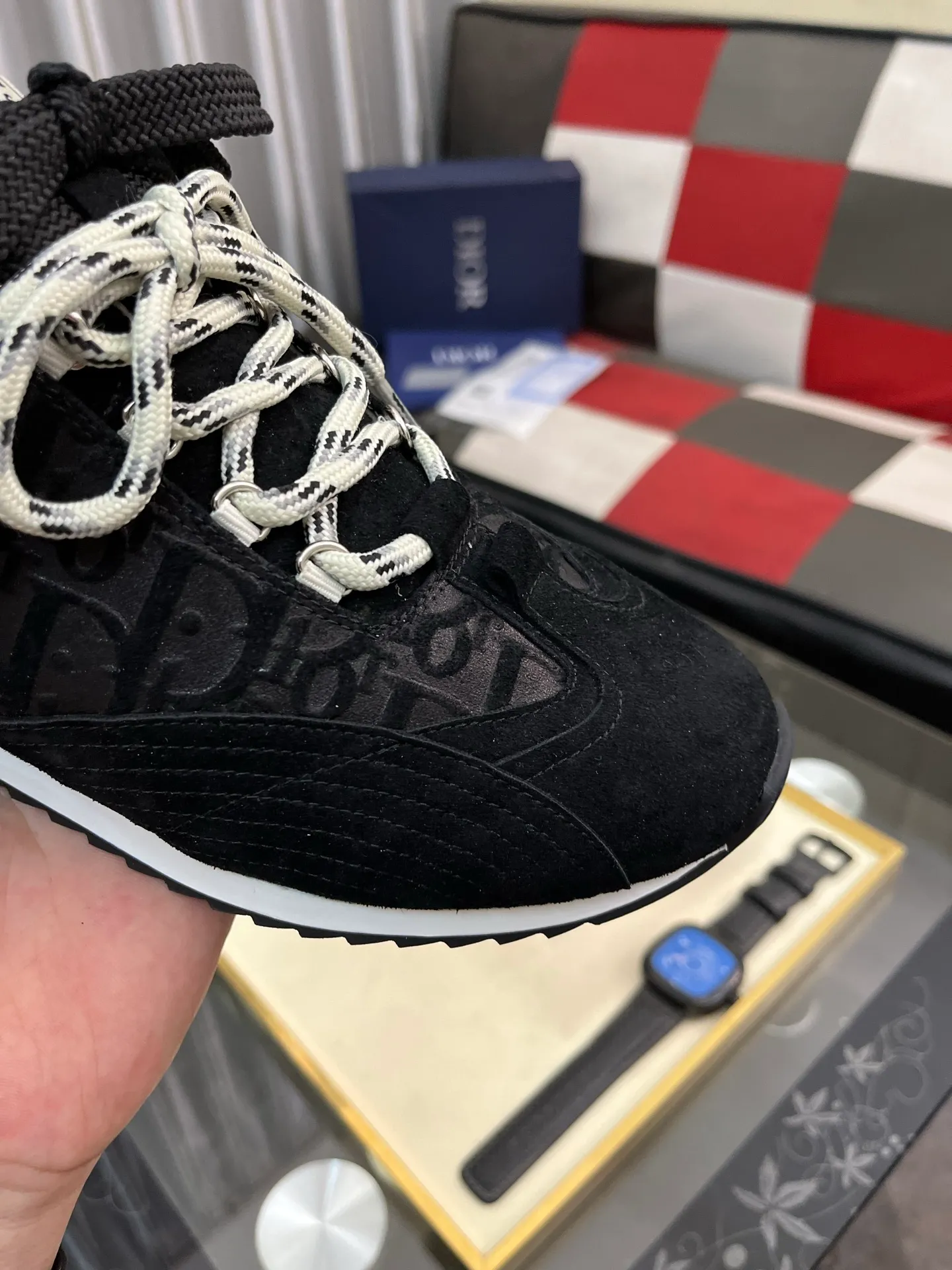 Men's shoes 💰500⌚️⌚️Dior original quality.~ Unique modern style sneakers. 🏃A must-have casual shoe for trendy men😍😍 Original brand imported from Italy, imported original leather, sheep lining (refuses to discolor and grind feet) Sole: Original sole provided by the original factory, French lazy style design ⚠️Fit to the feet, original quality, super comfortable original sole. Just like shooting the real thing 🎬The real thing is better Code number: 38-446️⃣Colors available